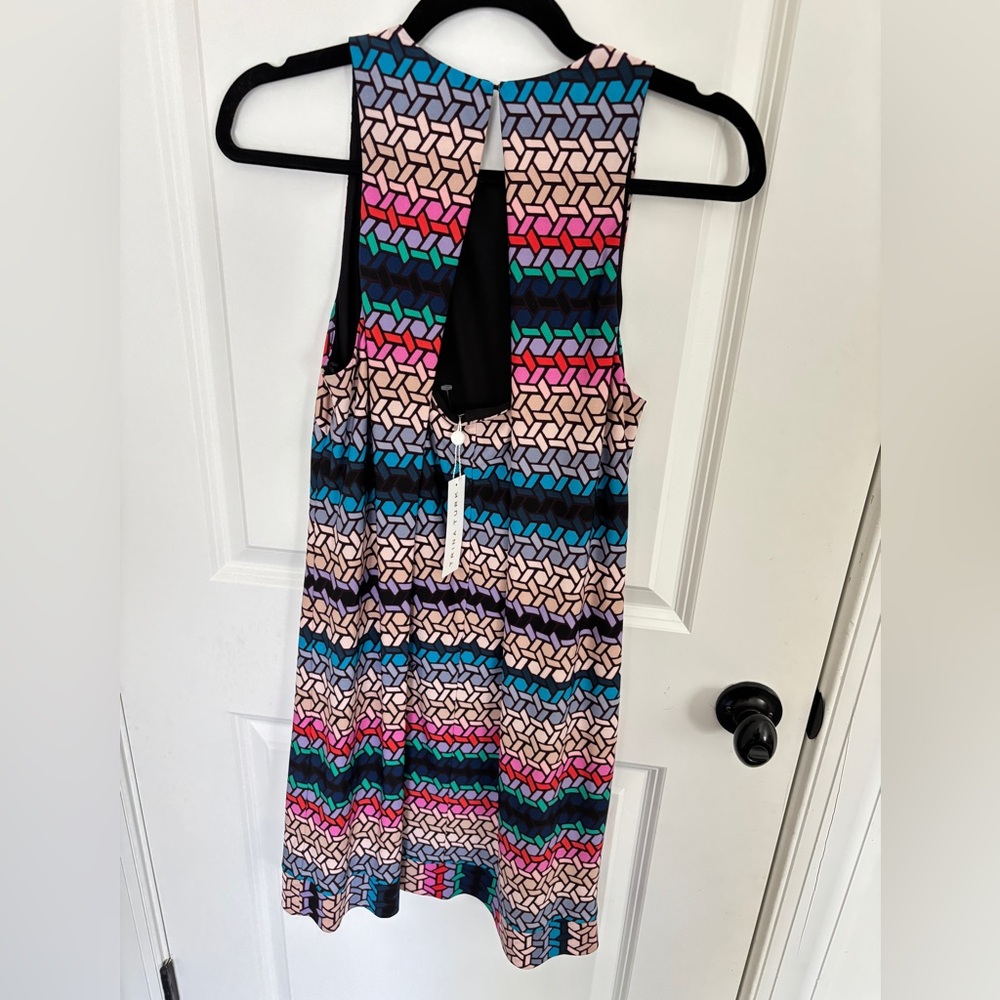 Trina Turk Macee Geometric Dress. Size 2 - Picture 4 of 12